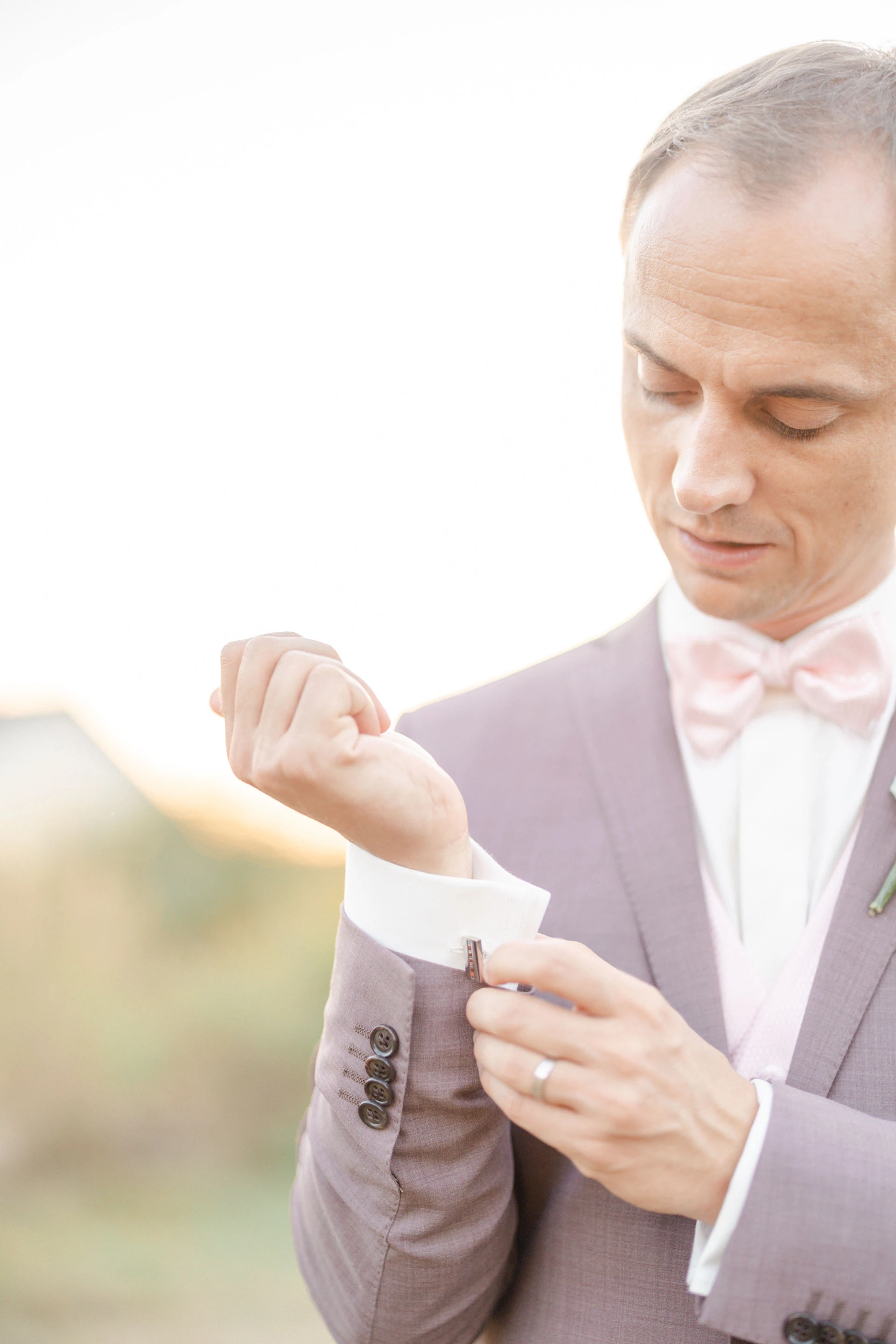 collier noeud papillon rose bouton costume